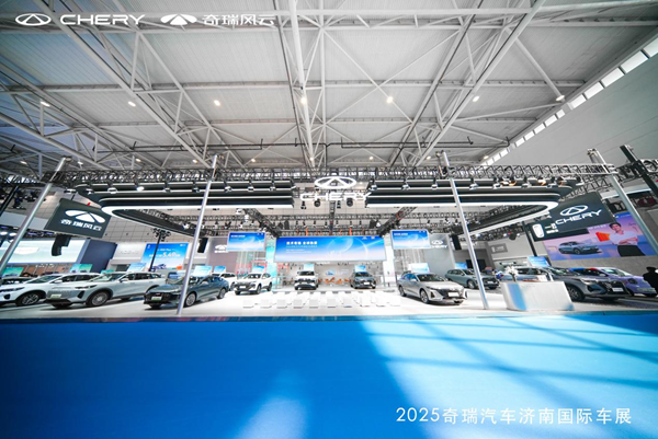 齐鲁国际车展双车上市：奇瑞风云T8与艾瑞泽8 Pro领衔登场
